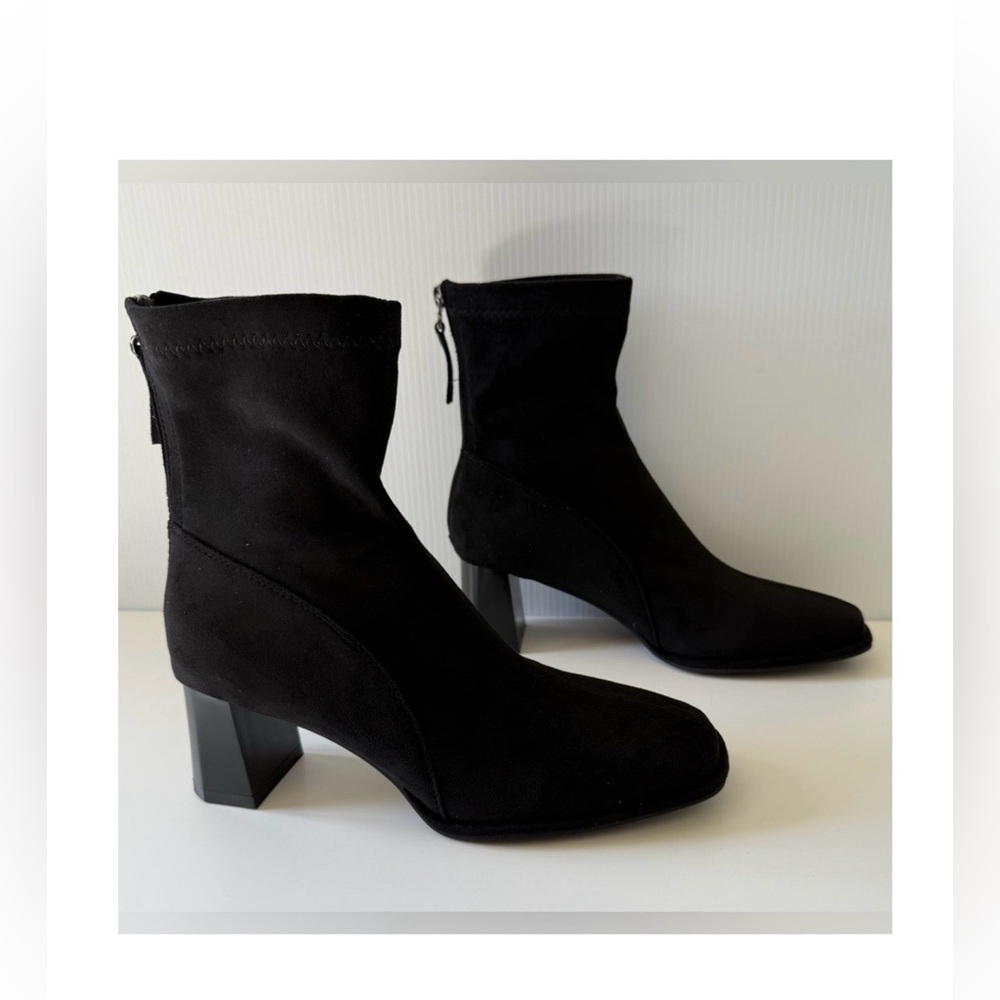 Trakxy Women's Chelsea Black Ankle Booties Size 8 New with Tags